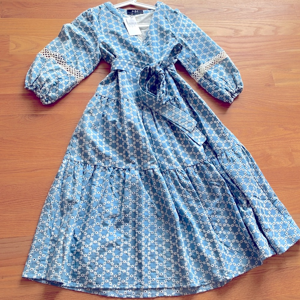 Embroidered belted Women's Dress - Picture 3 of 6
